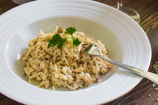 plate mushroom risotto topped with grated cheese - Блюда из икры на Лазареву субботу