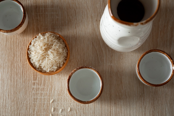 preparing sake japanese beverage - Рисовый питьевой отвар