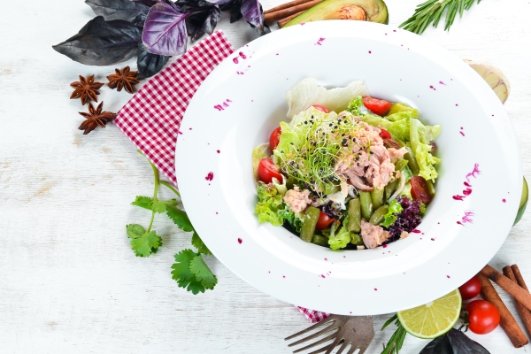 vegetable tuna salad plate top view free space your - Блюда из рыбы на Вербное воскресенье