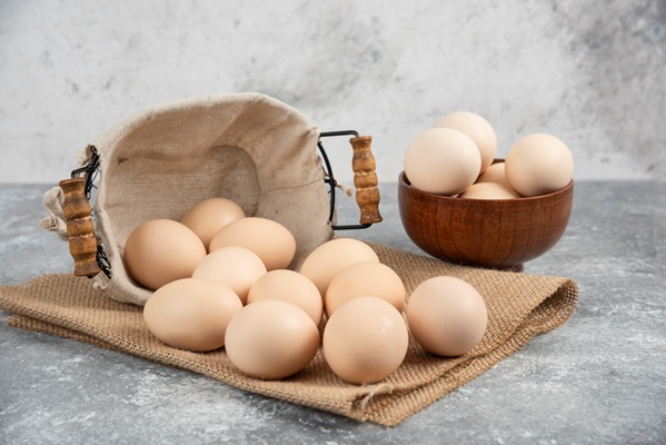 basket bowl full organic fresh uncooked eggs marble surface - Котлеты на сухом молоке