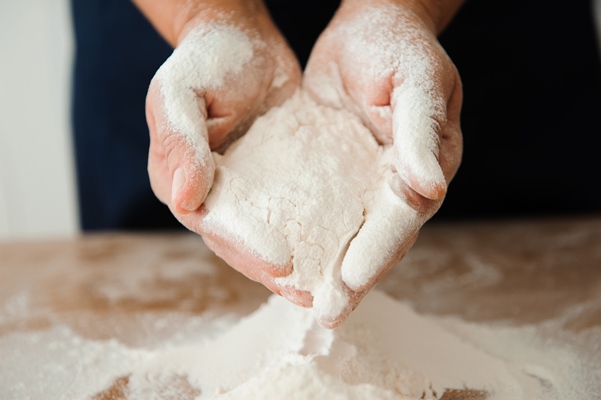 chef preparing dough cooking process work with flour - Тесто для хачапури на простокваше