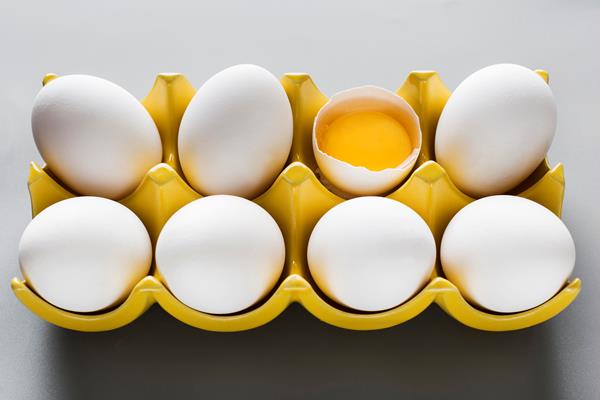 formwork with one cracked egg table - Творожная запеканка с ряженкой