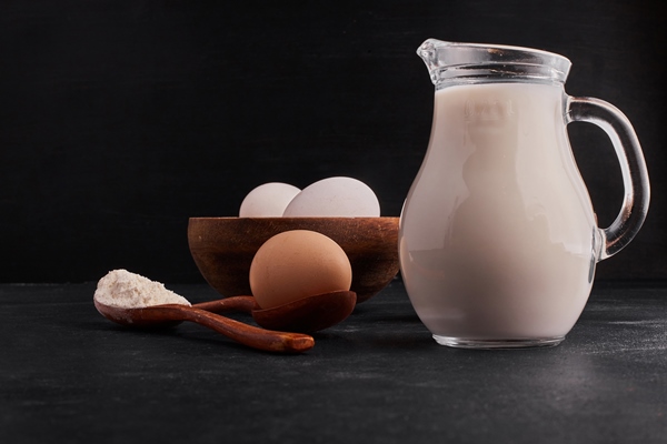milk flour eggs black space - Пирог на ряженке