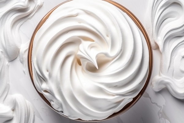 whipped cream isolated white background - Соевый бисквит