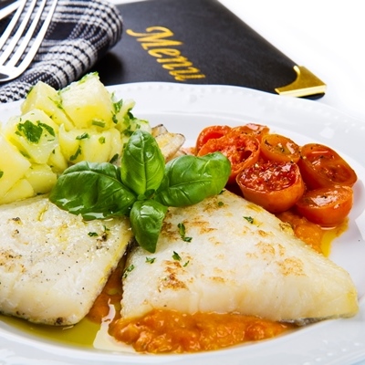 Жареная треска с помидорами