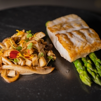 Жареный судак со свежими грибами