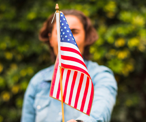 Кому начинают верить американцы?