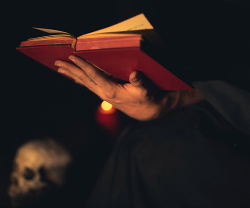 Оккультная литература приводит людей в секты и отталкивает от Церкви…