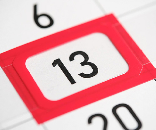 Пятницы 13-го боится только один россиянин из ста