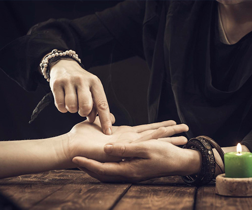 Верят ли россияне в астрологию, приметы и гадания: портрет суеверных россиян