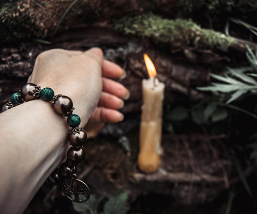 В чём причина моды на оккультизм и суеверия