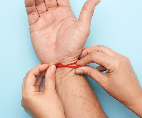 Доверие красным ниткам