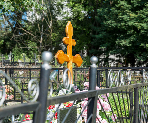 Те, кто ходят на Пасху на кладбище вместо храма, не христиане, заявляют в Русской Церкви