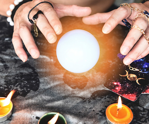 Церковь конкурирует с экстрасенсами?