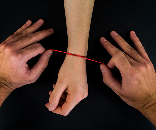 Красная нить из клубка обмана