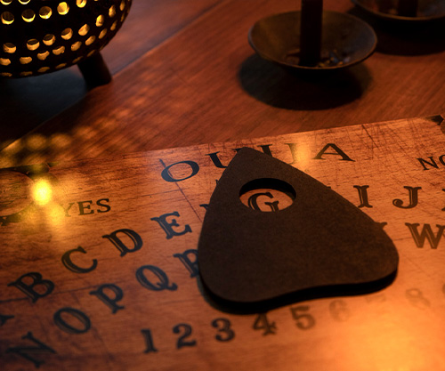 «Говорящая» доска Уиджа: кто на том конце провода?