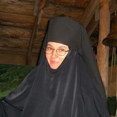 «Любовь к России исходила от искания истинной веры». Беседа с православной американкой монахиней Корнилией (Рис)