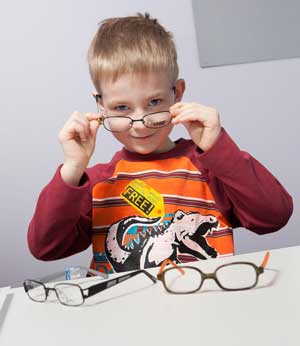 Миопия у детей, или как приучить ребёнка к очкам