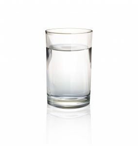isolated glass water 1368 2666 - 7 факторов, снижающих иммунитет