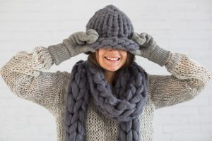 smiling lady mittens scarf hat eyes 23 2147987602 - Сказки про «зимний напиток», или Мифы о глинтвейне