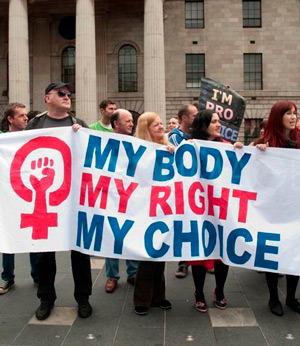 Движение прочойс: борьба с жизнью и правами женщин